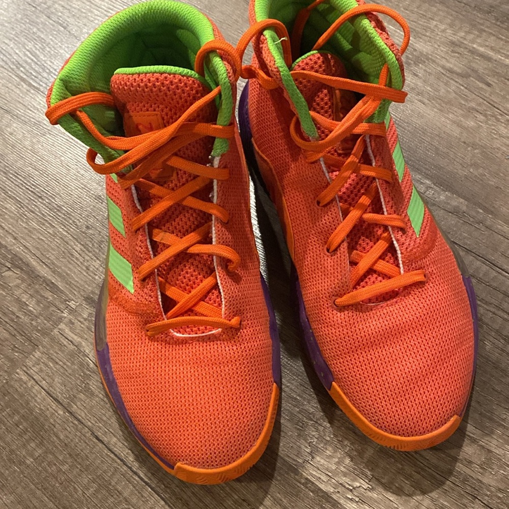 New without tags Adidas basketball shoes - Picture 2 of 8